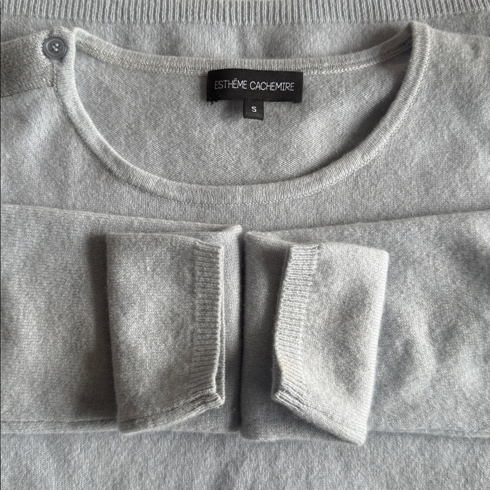 Powder blue/gray Sweater. - Picture 4 of 11